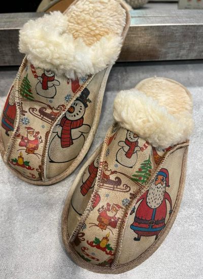 FLUFFY SLIPPERS WITH SANTA CLAUS - BEIGE