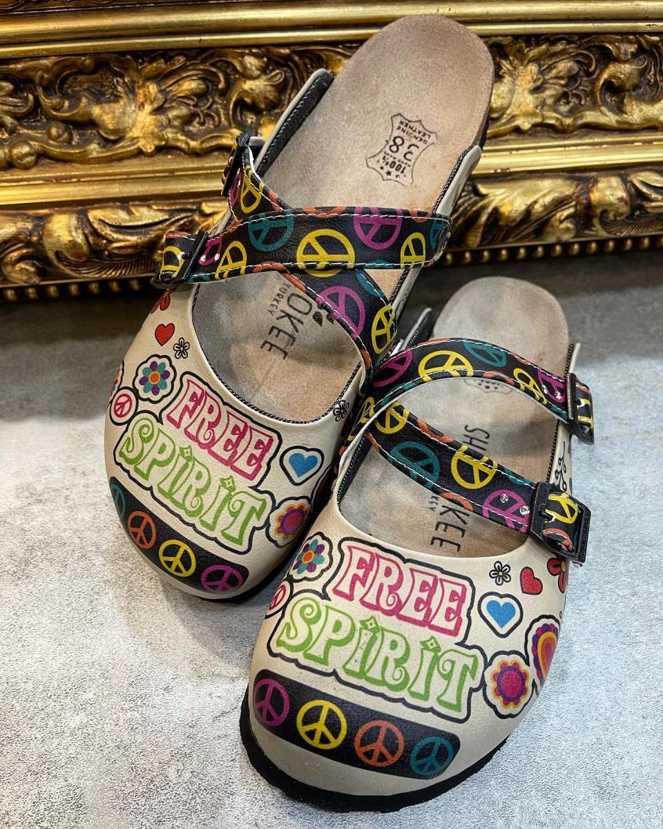 Patterned women clogs FREE SPIRIT BEIGE Hop Hop Shop Women's shoes