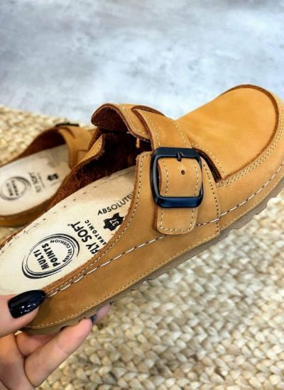 LEATHER CLOGS WITH BELT - CAMEL