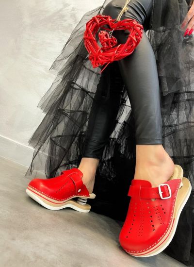 LEATHER CLOGS WITH SPINGS AND BELT - RED