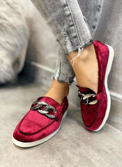 PLUSH MOCCASINS WITH CHAIN - MAROON