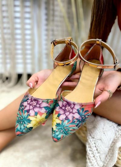 COLORFULL POINTED FLATS WITH FLOWER PRINT