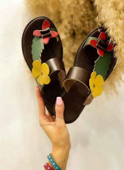 FLAT SLIPPERS WITH FLOWER - BROWN